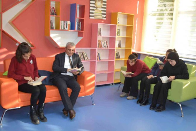 Okul Kütüphanelerindeki Kitap Sayısı 1 Yılda Yüzde 200 Arttı