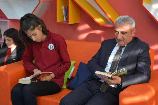 Okul Kütüphanelerindeki Kitap Sayısı 1 Yılda Yüzde 200 Arttı