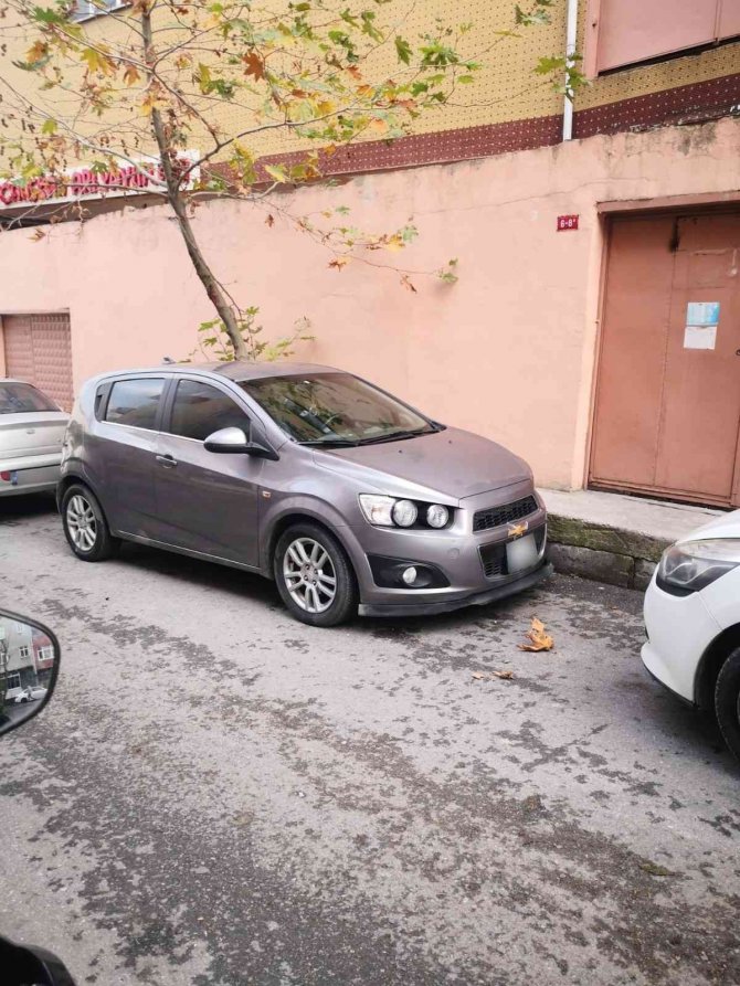Direksiyon Sınavını Geçemeyince Ehliyetsiz Araç Kullanıp Drift Atan Şahıs Yakalandı