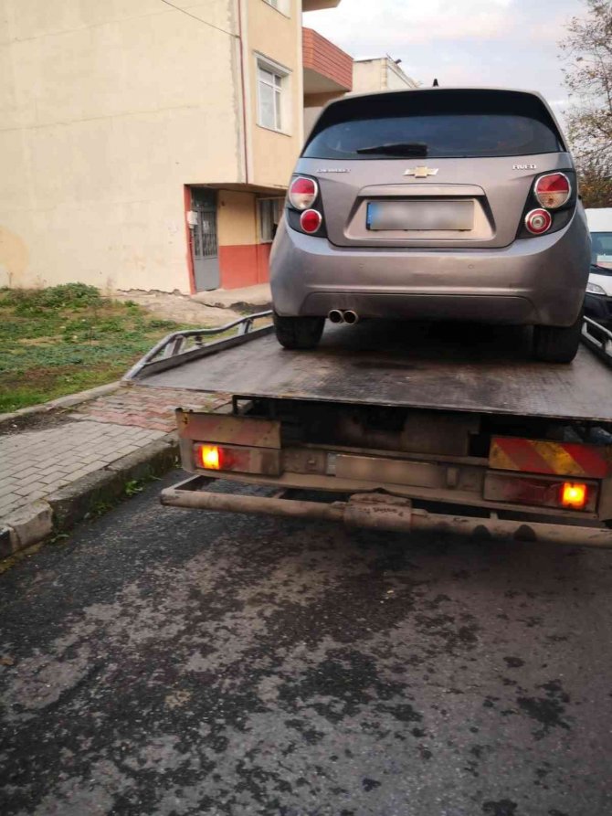 Direksiyon Sınavını Geçemeyince Ehliyetsiz Araç Kullanıp Drift Atan Şahıs Yakalandı