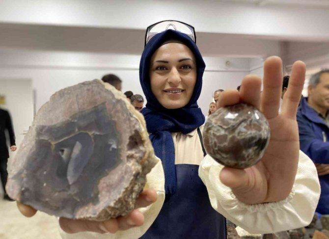 Kadın Eliyle Değerli Taşlar Yeniden Hayat Buldu