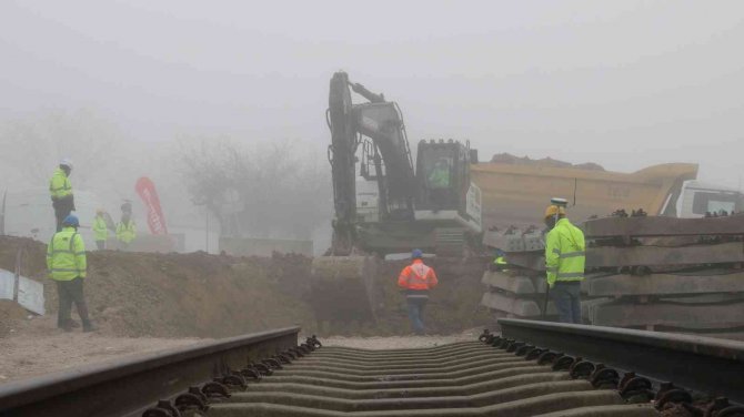 Tarihi Tunca Köprüsü Araç Ve Yaya Trafiğine Kapatıldı