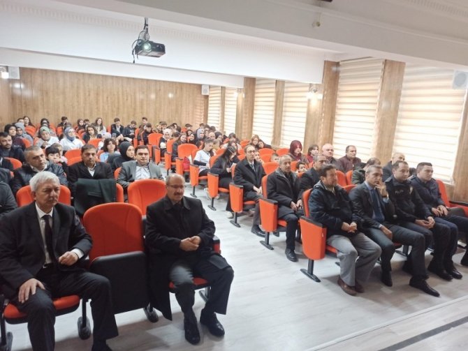 Emet’te, “Akif’in Sözü, Cumhuriyetin 100’ü” İsimli Şiir Dinletisi