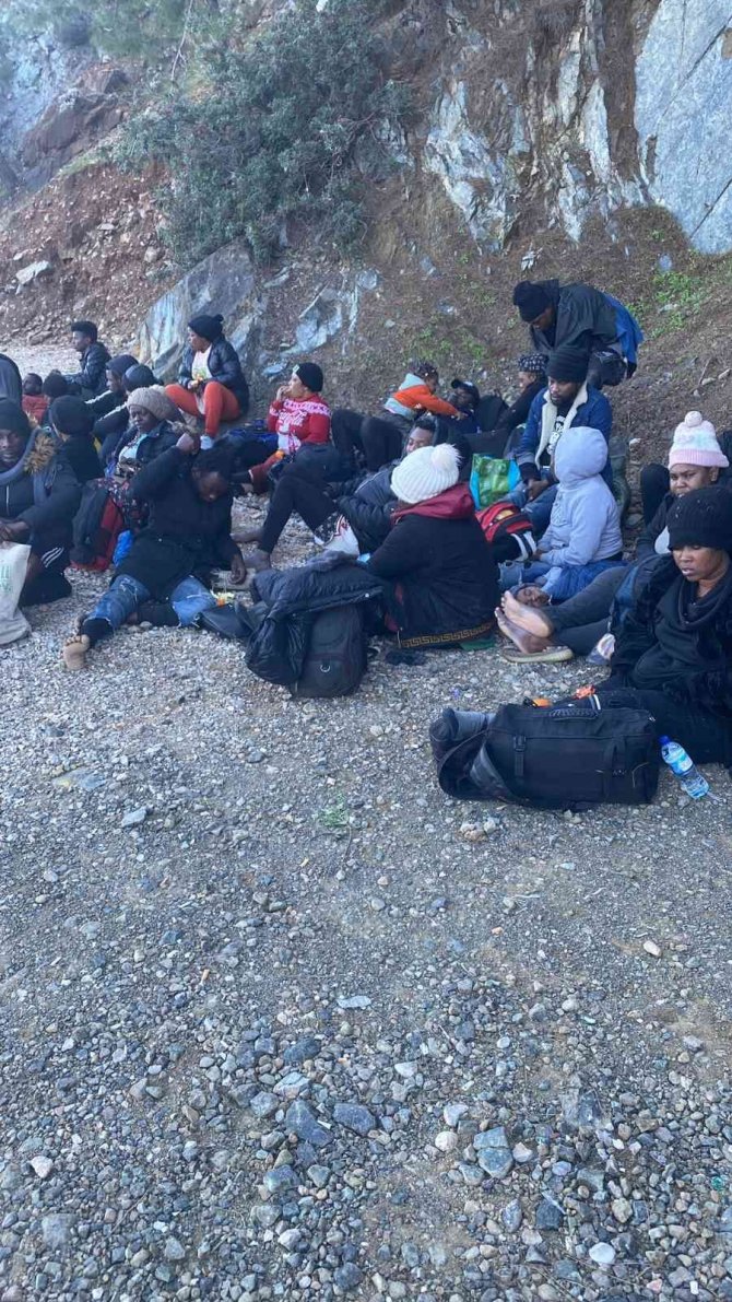 Fethiye’de 54 Düzensiz Göçmen Yakalandı