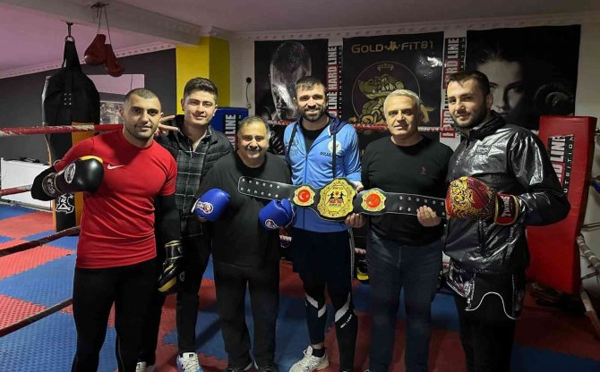 Ünlü Oyuncu Çelebi Şampiyonları Yalnız Bırakmadı