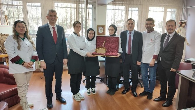 Geleceğin Aşçıları Mutfakta Hünerlerini Sergiledi, 3 Ödülle Kente Döndü