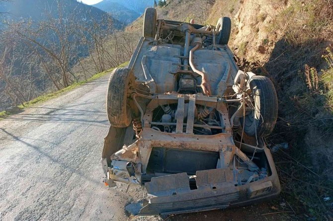 Freni Boşalan Otomobil Ters Döndü: 2 Yaralı