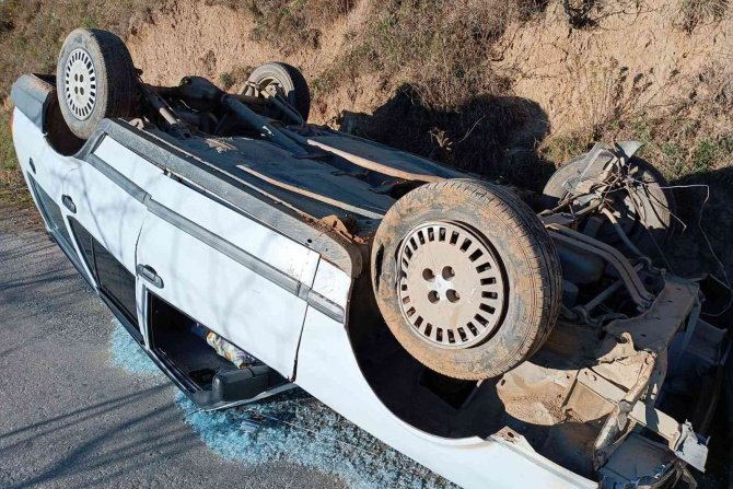 Freni Boşalan Otomobil Ters Döndü: 2 Yaralı