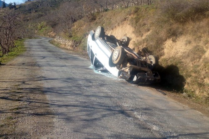 Freni Boşalan Otomobil Ters Döndü: 2 Yaralı