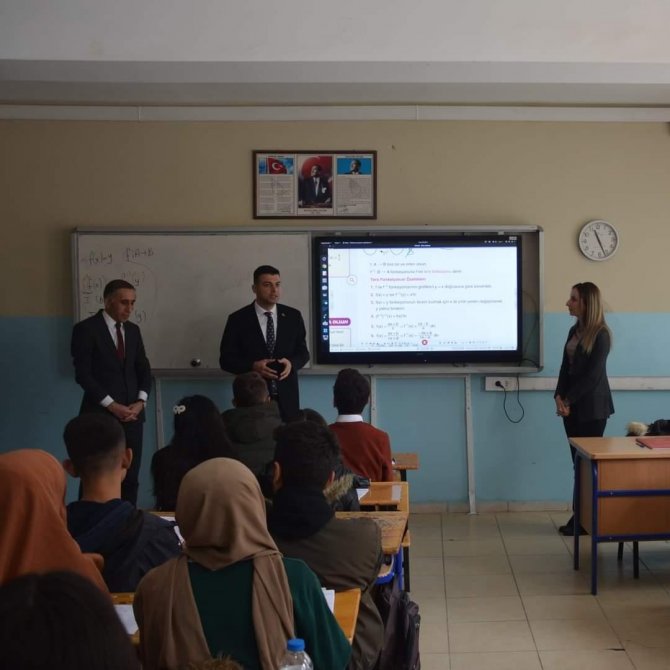 Kaymakam Taşgın, Öğrencilerin Gelecek Planlarını Ve Taleplerini Dinledi