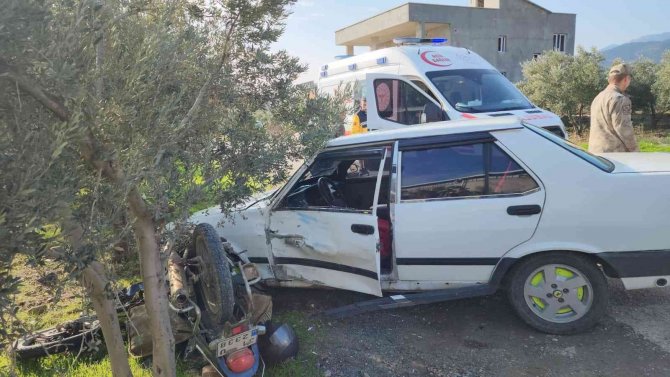 Hatay’da Otomobil İle Motosiklet Çarpıştı: 2 Yaralı