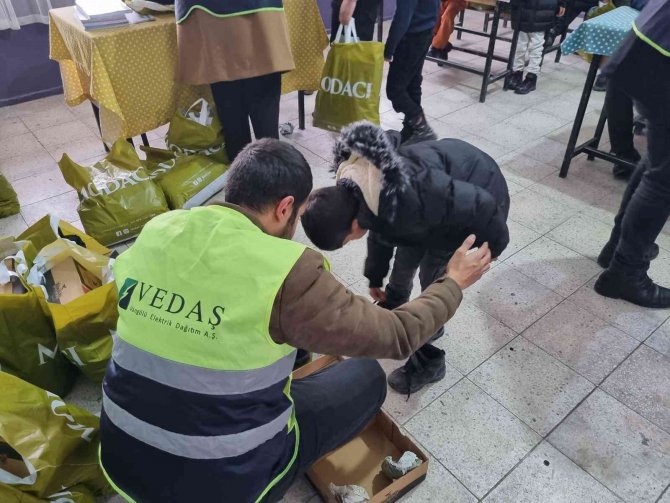 Vedaş Ailesi ‘Her Mevsim Tebessüm’ Projesiyle Miniklerin Yüzünü Güldürüyor