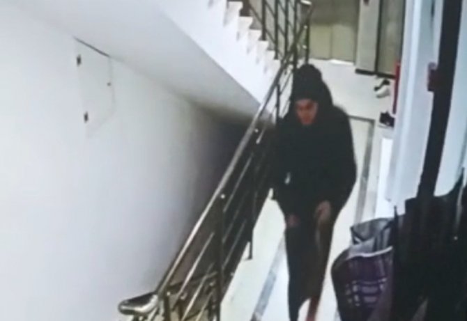 Yürüyerek Geldi, Ayakkabıları Ve Bisikleti Çalarak Kaçtı