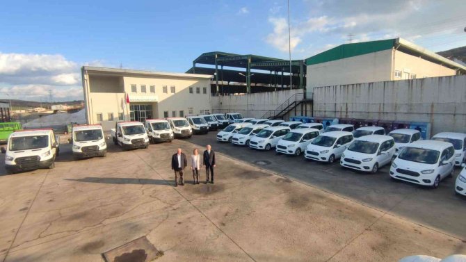 Başkan Hürriyet: "9 Kamyonet Ve 19 Hafif Ticari Aracımızı Teslim Aldık"