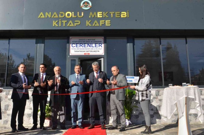 Elbistan’da Bir Okula ‘Anadolu Mektebi Kitap Kafe’ Açıldı