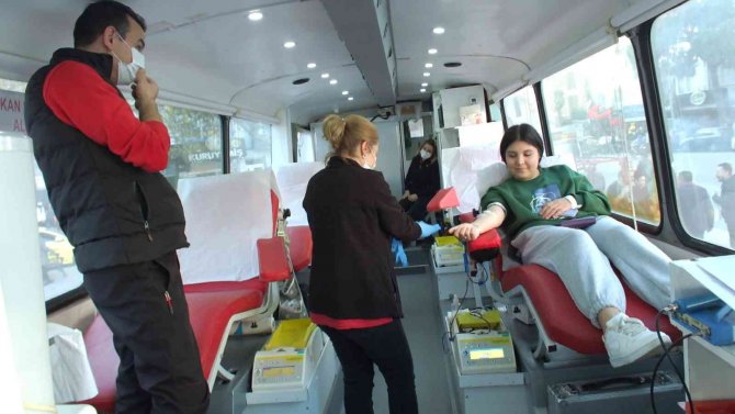 Balıkesir’de Vatandaşlar Kan Bağışına Koştu