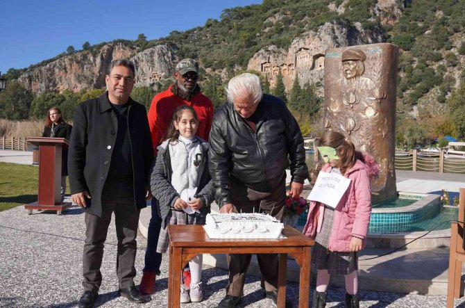 Kaptan June’un 100’üncü Yaş Günü Pastası Kesildi