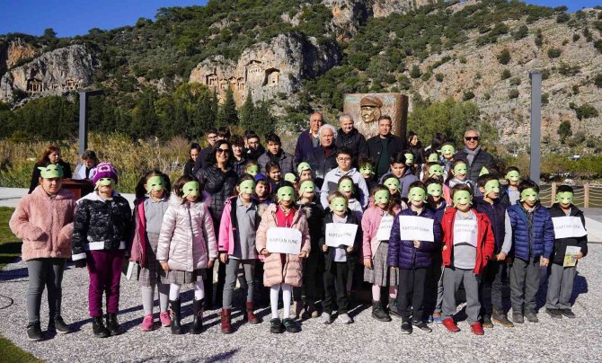 Kaptan June’un 100’üncü Yaş Günü Pastası Kesildi