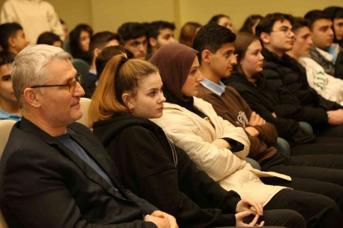Tiyatrocular Gençlere Tecrübelerini Anlattı