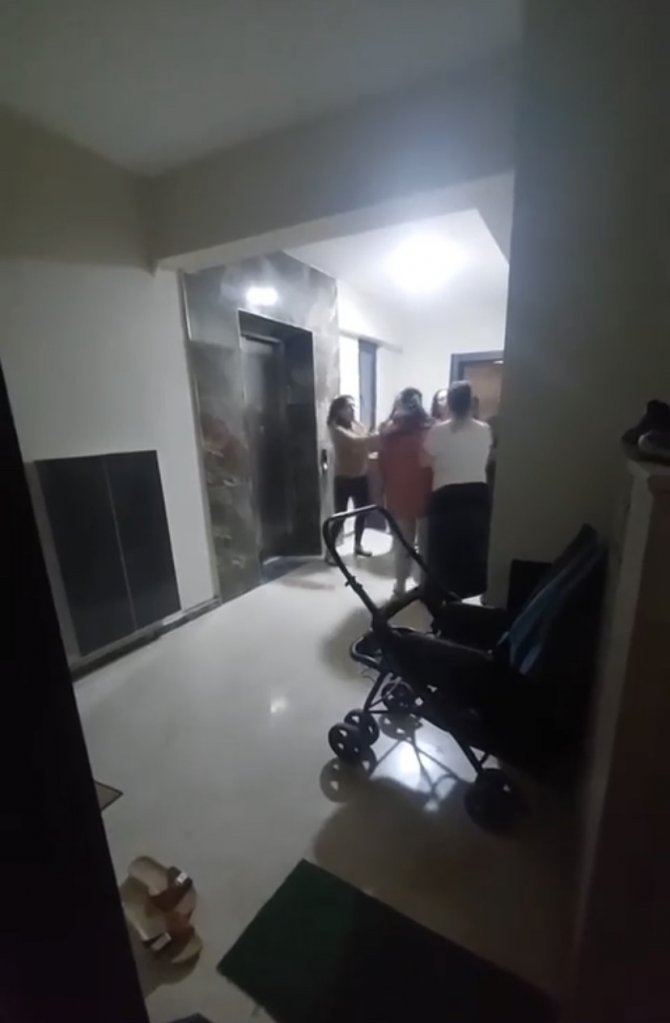 Komşuların ’Çöp Atma’ Kavgası Kamerada