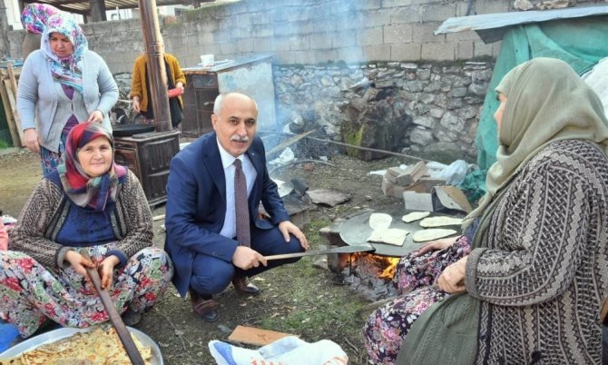 Mhp Yenişehir’de Çalınmadık Kapı Sıkılmadık El Bırakmıyor