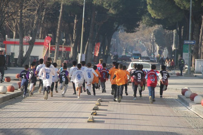 Kula’da Atatürk Kır Koşusu Düzenlendi