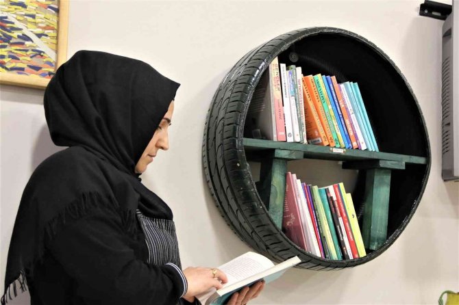 Doğadan Topladıkları Atık Malzemelerle Geri Dönüşüm Kütüphanesi Oluşturdular