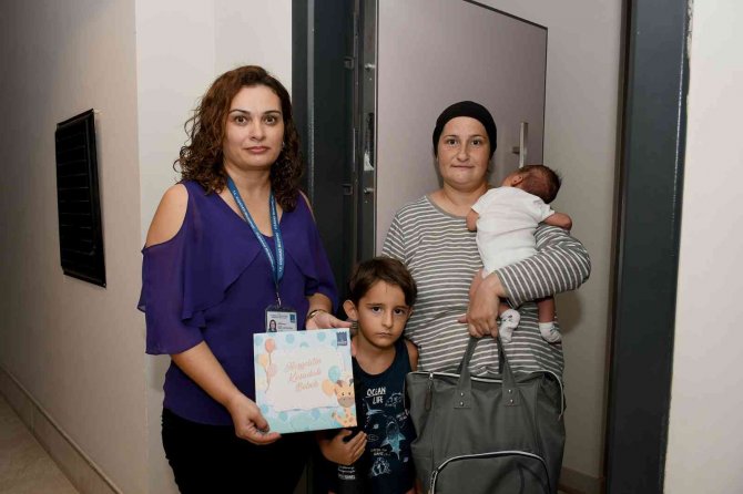 Kuşadası Belediyesi’nden 280 Bebeğe Hoşgeldin Ziyareti