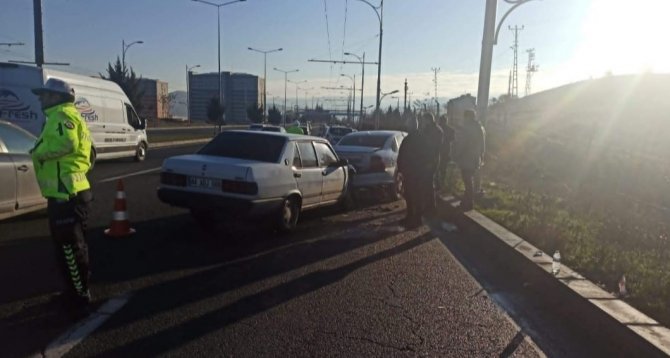 İ̇ki Otomobil Çarpıştı: 1 Yaralı