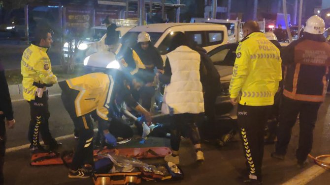 Yolun Karşısına Geçerken Otomobilin Çarptığı Çocuk Ağır Yaralandı