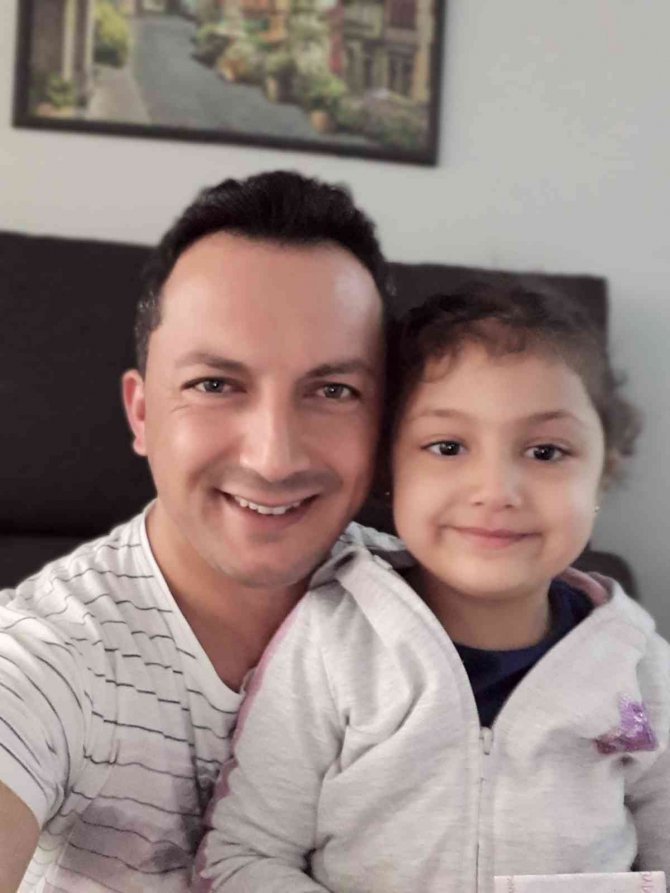 Güvenlik Görevlisi Kalbine Yenik Düştü