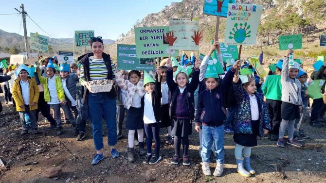 Marmaris’te Öğrencilerden ‘Mavi Yeşil ‘ Etkinliği