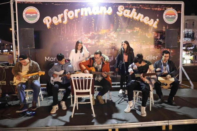Marmaris 19 Mayıs Gençlik Meydanı Cıvıl Cıvıl