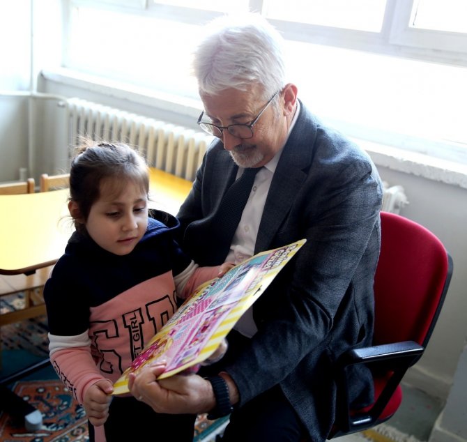 Başkan Erdem’den Çocukların Yüzünü Güldürdü