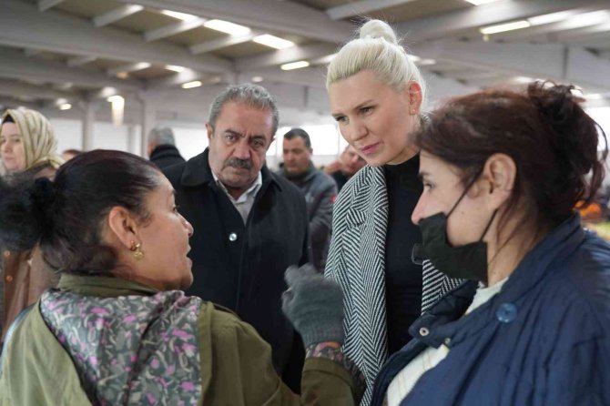 Pazar Esnafı Ve Vatandaşları Ziyaret Etti