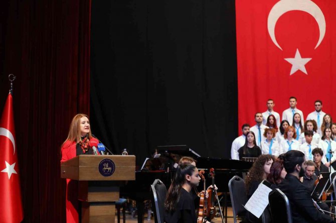 Deü’de Besteler İ̇zmir’in 100. Yılı İçin Yarıştı