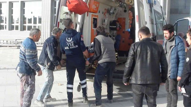 İ̇nşattan Düşen İşçi Yaralandı