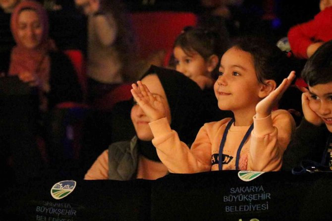 Minik Tiyatroseverler Eğlenerek Öğrendi