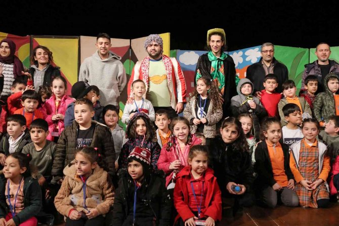 Minik Tiyatroseverler Eğlenerek Öğrendi