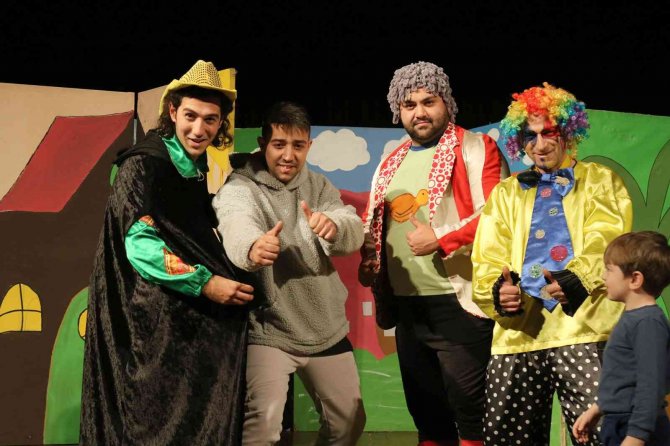 Minik Tiyatroseverler Eğlenerek Öğrendi