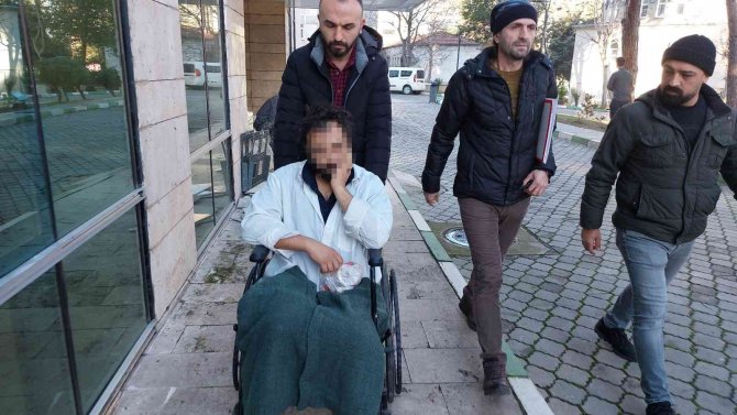 Polisi Bıçaklayınca Vurulan Şahıs Tekerlekli Sandalye İle Adliyeye Sevk Edildi