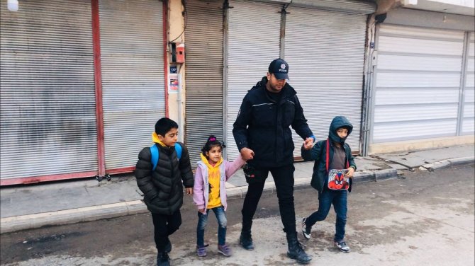 Ceylanpınar’da Polislerden İç Isıtan Hareket