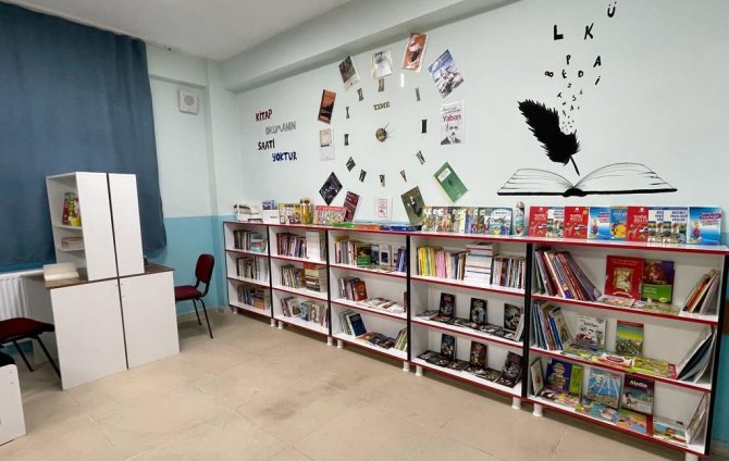 Uludere’de Kütüphanesiz Okul Kalmadı