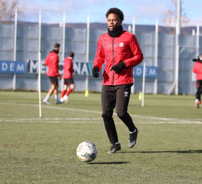 Sivasspor’a Galatasaray Maçı Öncesi Yabancı Öğrencilerden Destek