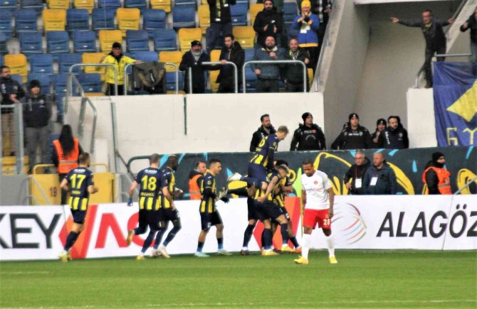 Spor Toto Süper Lig: Ankaragücü: 1 - Ümraniyespor: 1 (İ̇lk Yarı)