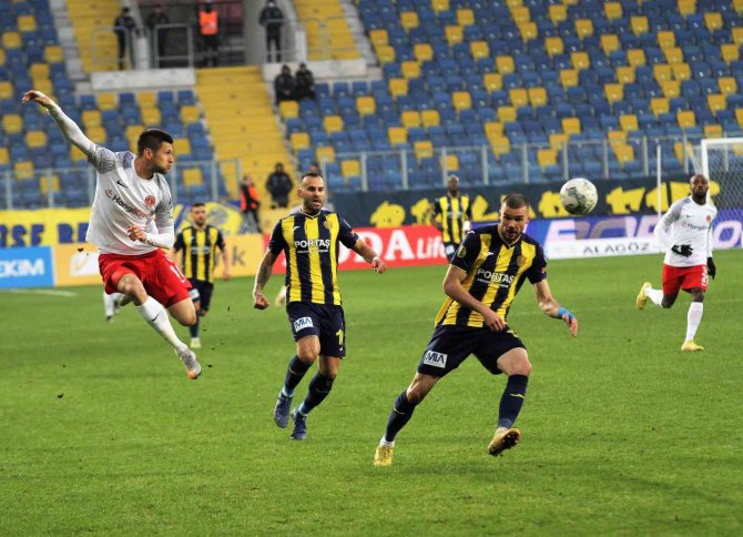 Spor Toto Süper Lig: Ankaragücü: 1 - Ümraniyespor: 1 (İ̇lk Yarı)