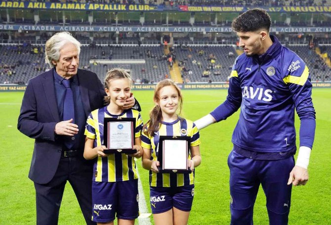 Spor Toto Süper Lig: Fenerbahçe: 1 - Hatayspor: 0 (Maç Devam Ediyor)