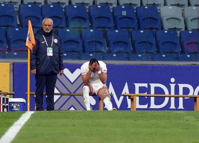 Spor Toto Süper Lig: Medipol Başakşehir: 0 -Antalyaspor: 0 (İ̇lk Yarı)