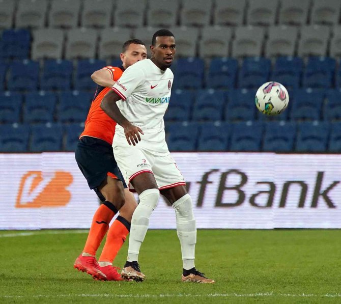 Spor Toto Süper Lig: Medipol Başakşehir: 2 - Antalyaspor: 0 (Maç Sonucu)