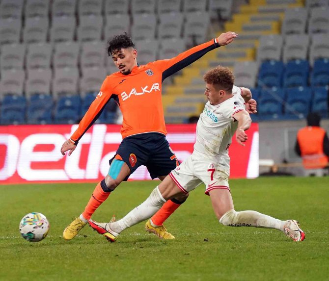 Spor Toto Süper Lig: Medipol Başakşehir: 2 - Antalyaspor: 0 (Maç Sonucu)